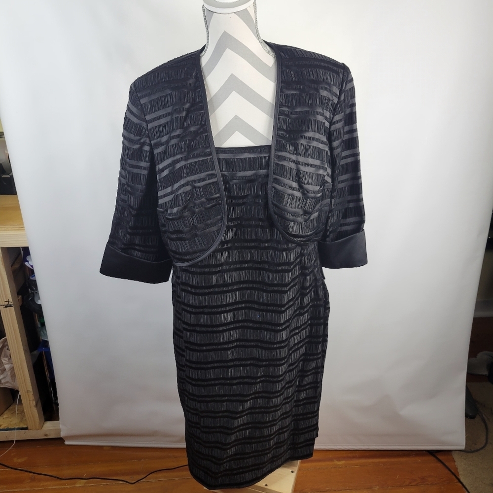 R & M Richards Woman 2 Piece LBD Satin Lining USA Made Size 14W Stipe Design